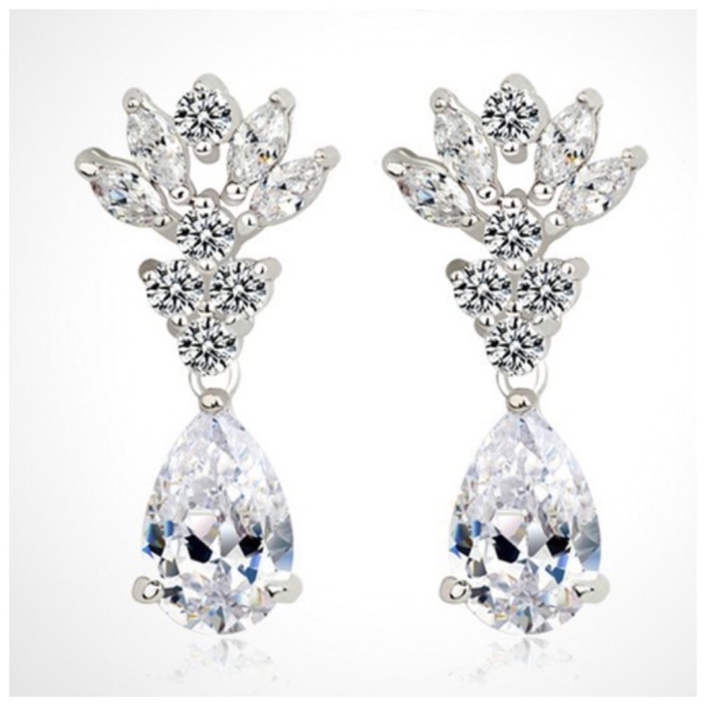 Swarovski Crystals Claire Necklace Set - Picture 6 of 6